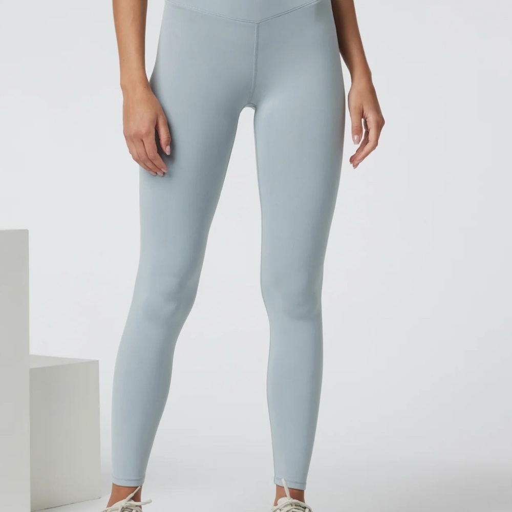 Vuori Chilled Out Legging *NWT S/Chalk Blue